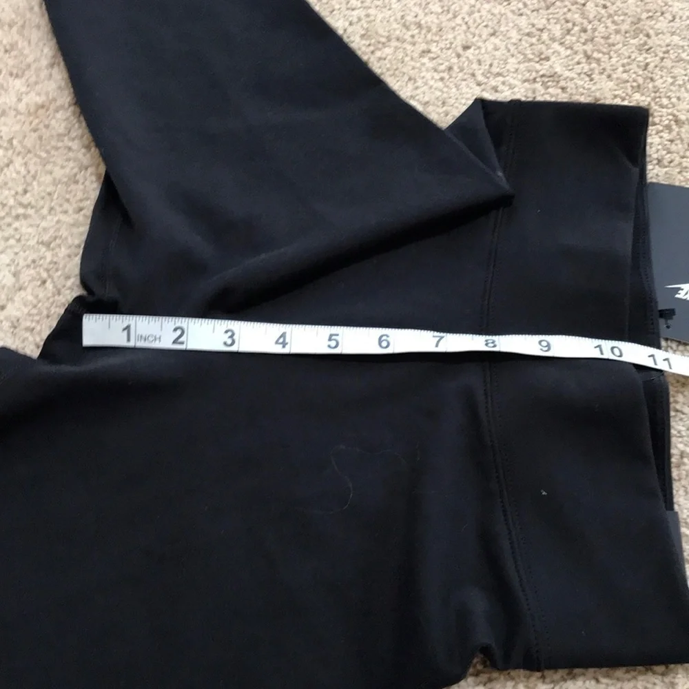 NWT! NIKE Size XS full length tight fit black leggings